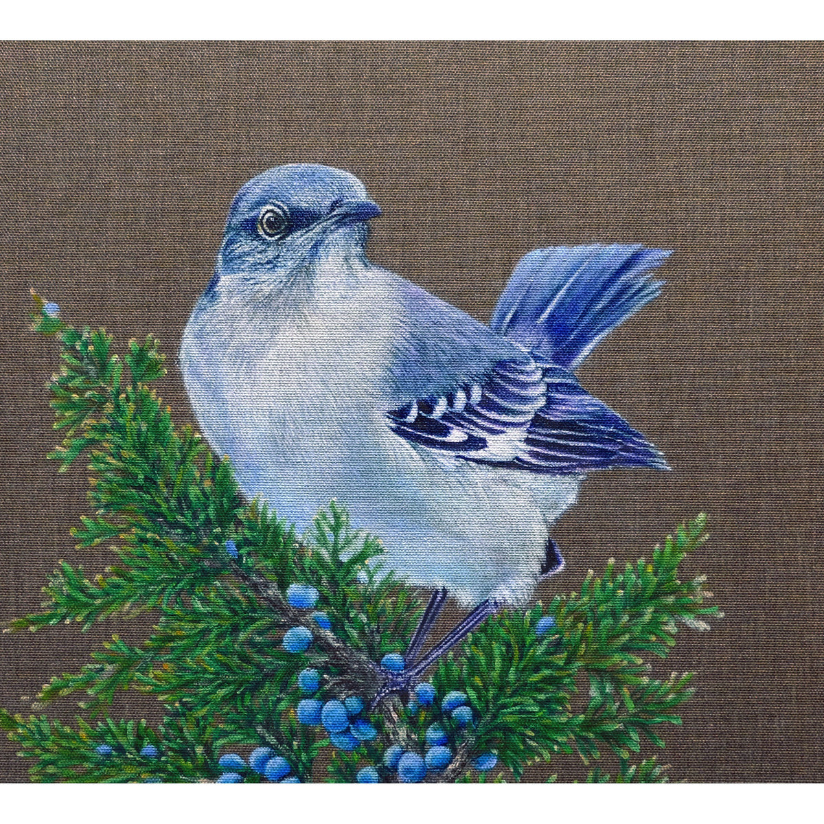 Juniper Watcher de Anastasia Woron, detalle del ave azul y el plumaje sobre lienzo natural