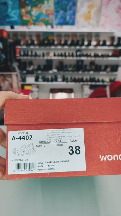 Wonders Flytres – Women's Heeled Moccasin Black Patent Leather: E-7121